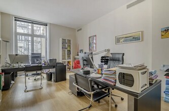 Office in Paris for lease Interior Photo- Image 2 of 2