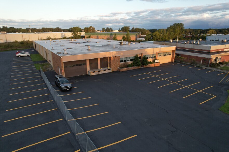 6477 Ridings Rd, Syracuse, NY for sale - Building Photo - Image 1 of 1