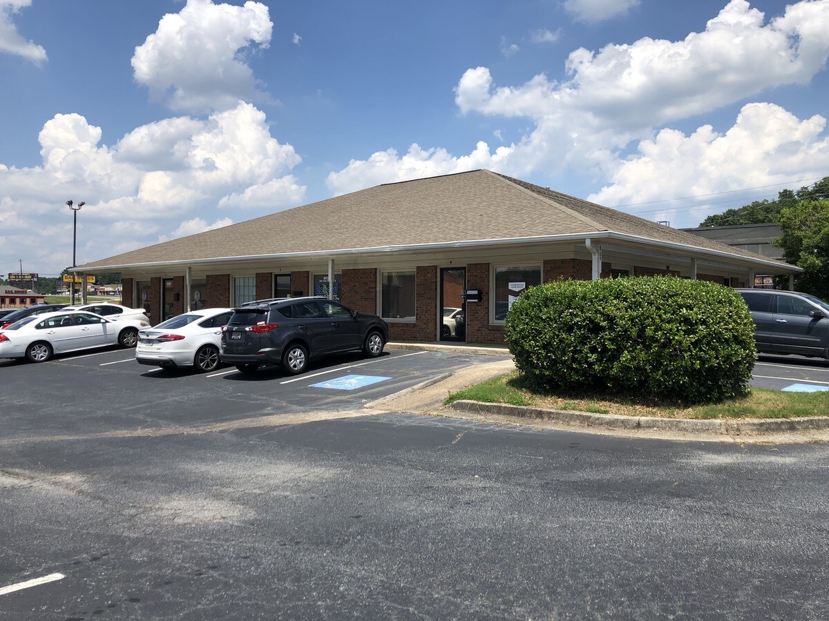 809 Flint River Rd, Jonesboro, GA 30238