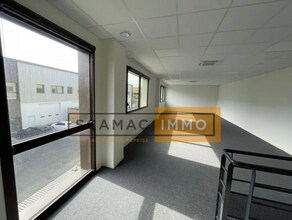 Flex in Osny for lease Building Photo- Image 2 of 3