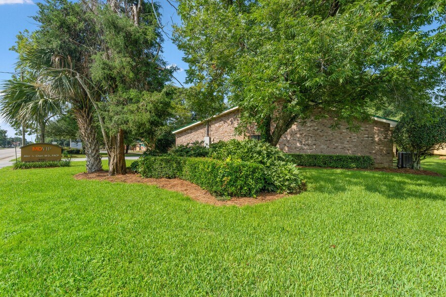 4621 Davis Hwy, Pensacola, FL for sale - Building Photo - Image 1 of 1