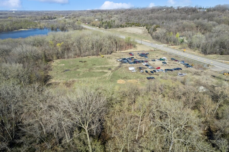 285 Flying Cloud Dr, Chaska, MN for sale - Building Photo - Image 2 of 18