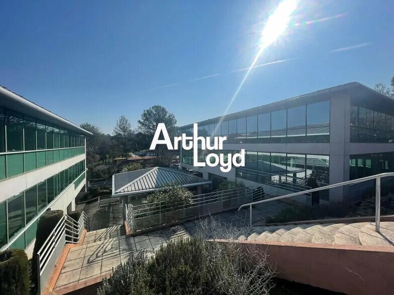 Office in SOPHIA ANTIPOLIS for lease - Building Photo - Image 2 of 5