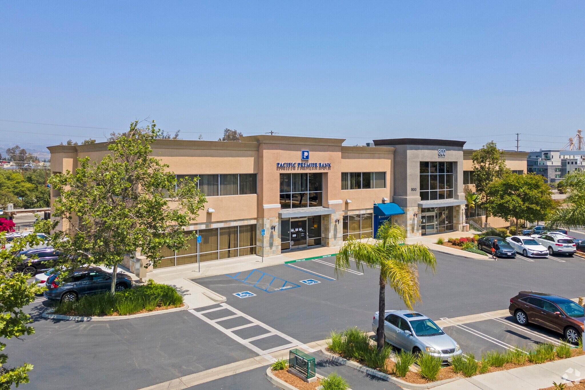 800 W Valley Pky, Escondido, CA 92025 Gateway Office Building