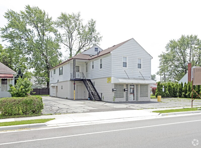 15328 Stephens Dr, Eastpointe, MI 48021