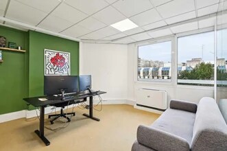 Office in Boulogne-Billancourt for lease Interior Photo- Image 2 of 3