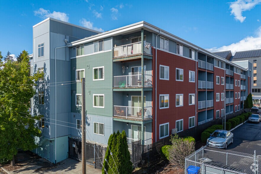 12110 E Burnside St, Portland, OR for sale - Primary Photo - Image 1 of 1