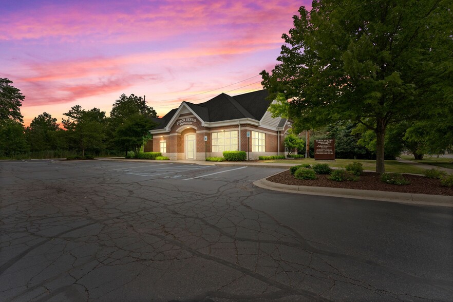 18757 Huron River Dr, New Boston, MI for sale - Building Photo - Image 1 of 1