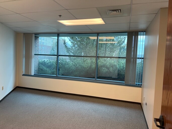 27475 Ferry Rd, Warrenville, IL 60555 AmeriCenter of Naperville