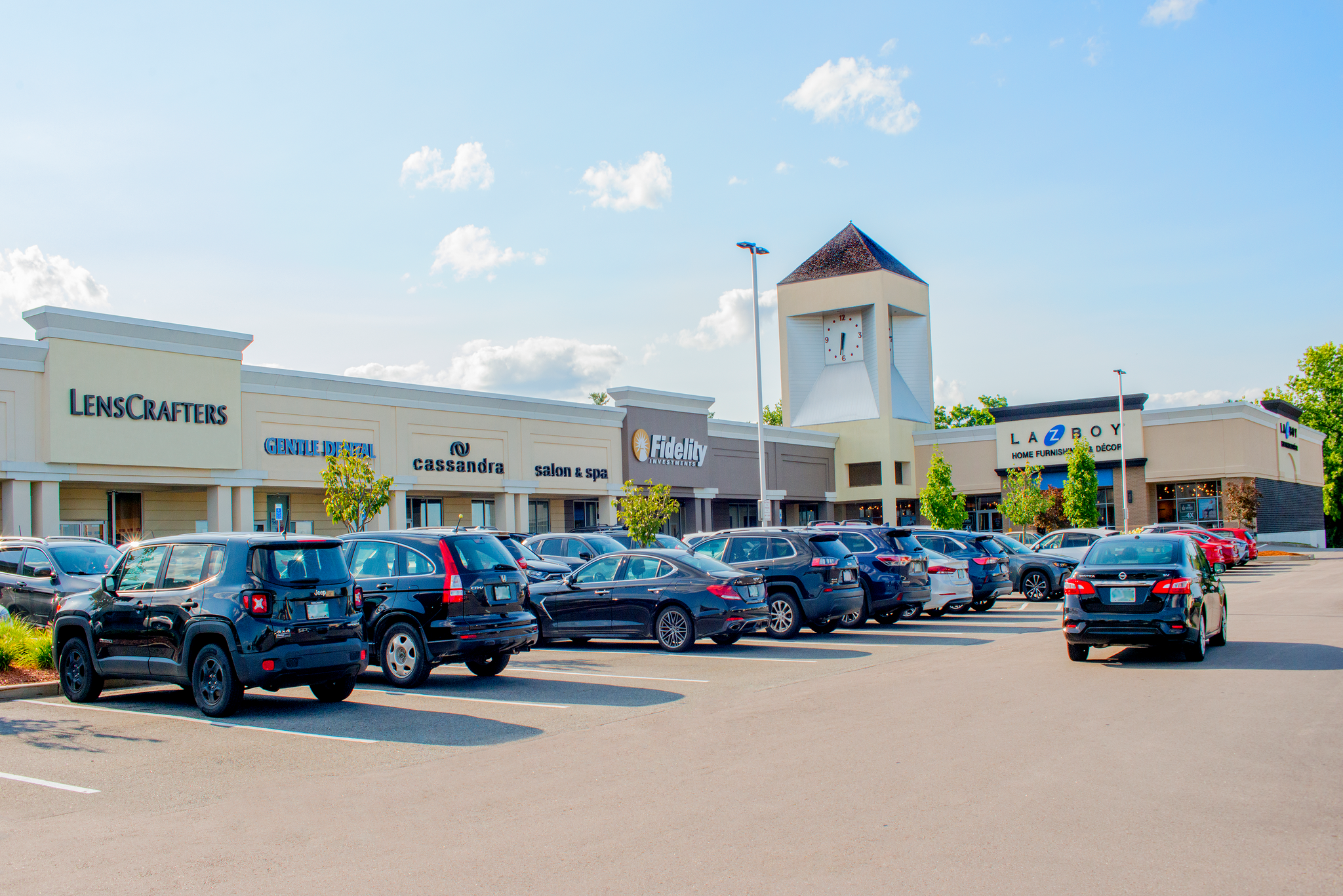 221-225 Daniel Webster Hwy, Nashua, NH for lease Building Photo- Image 1 of 11