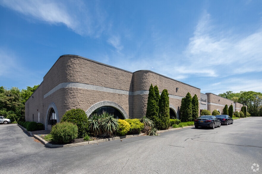 331 Dante Ct, Holbrook, NY for lease - Building Photo - Image 3 of 9