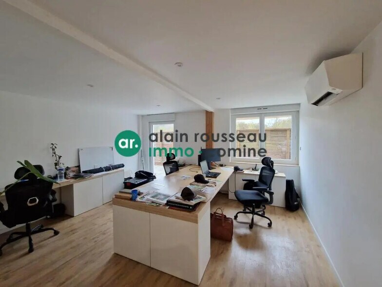 Flex in Le Plessis-Grammoire for lease - Interior Photo - Image 2 of 4