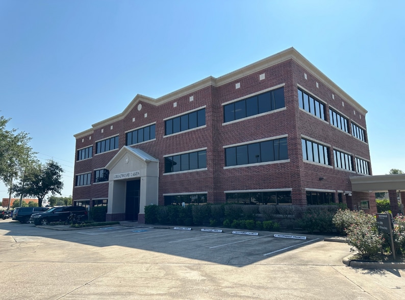 19855 Southwest Fwy, Sugar Land, TX for lease - Primary Photo - Image 1 of 21