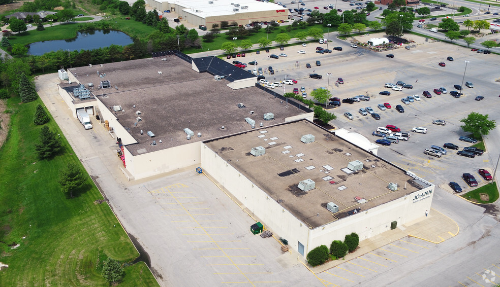 279 Collins Rd NE, Cedar Rapids, IA for lease - Primary Photo - Image 2 of 6