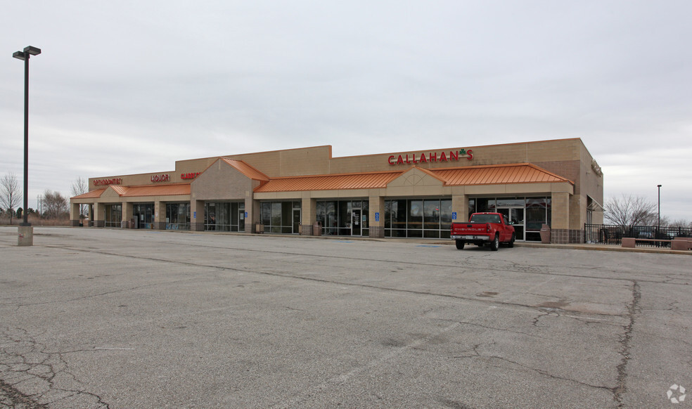 22901-22917 W 83rd St, Lenexa, KS for lease - Primary Photo - Image 1 of 2