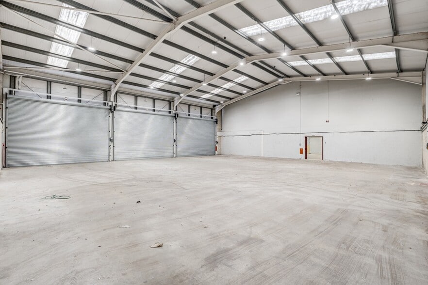 70 South Road, Hailsham, East Sussex portfolio of 4 properties for sale on LoopNet.com - Interior Photo - Image 2 of 6