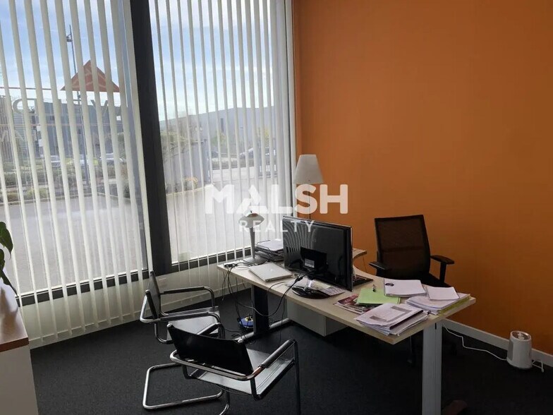 Office in Beynost for lease - Interior Photo - Image 3 of 8