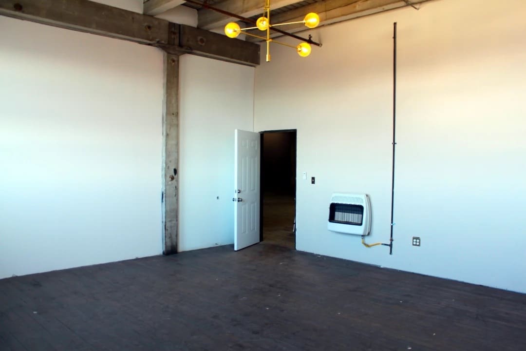 1300 W 13th St, Kansas City, MO for lease Interior Photo- Image 1 of 6