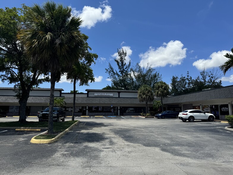 7529-7575 W Oakland Park Blvd, Lauderhill, FL for lease - Building Photo - Image 1 of 12