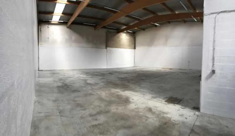 Flex in Émerainville for lease - Interior Photo - Image 2 of 5