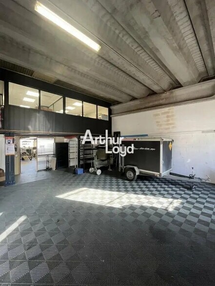 Flex in Antibes for lease - Building Photo - Image 2 of 5