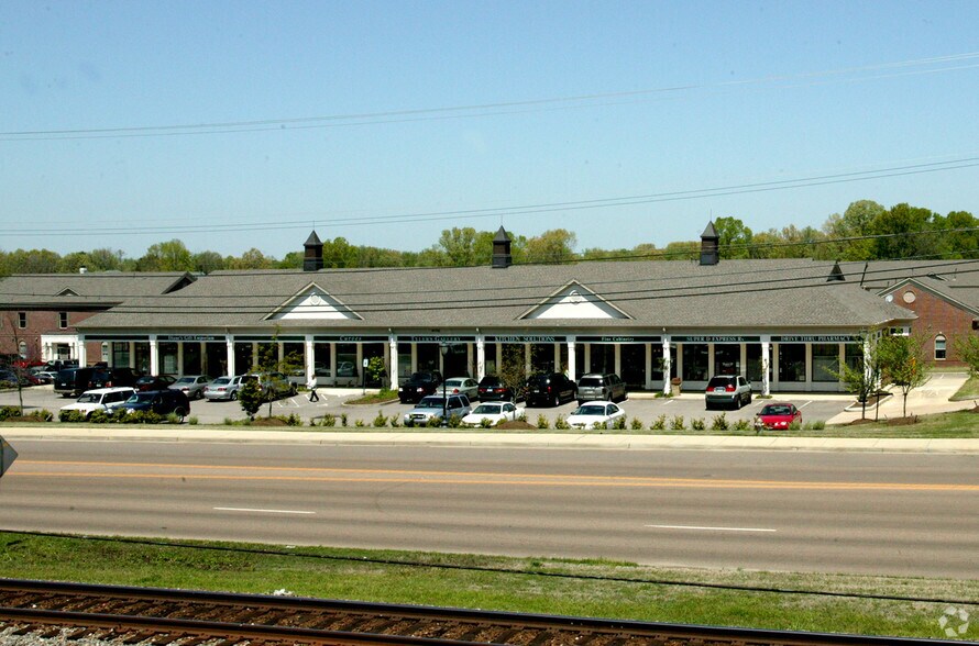 9056 Poplar Pike, Germantown, TN for lease - Building Photo - Image 2 of 4