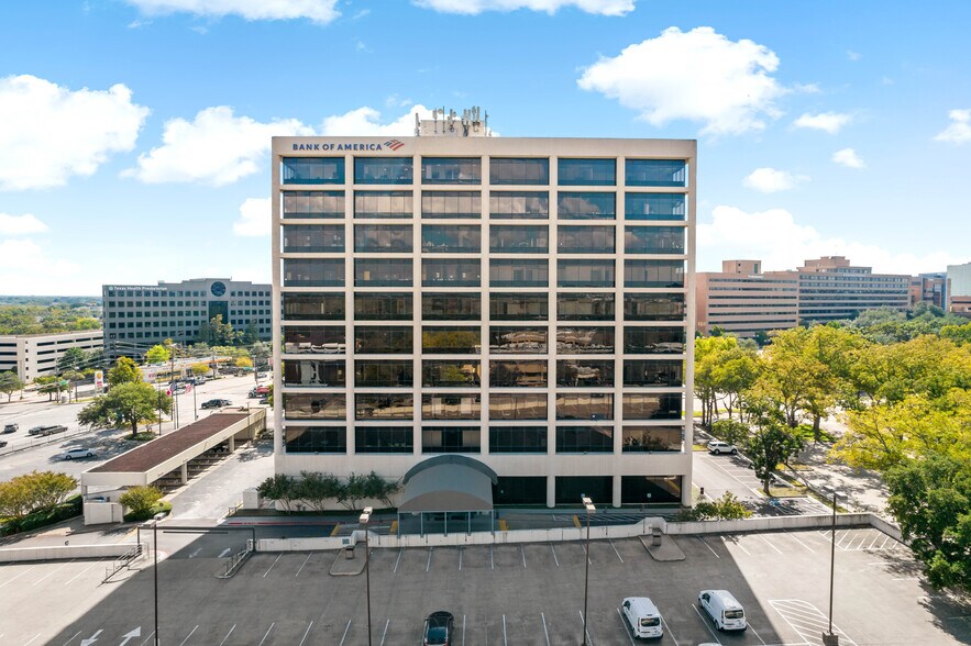 7515 Greenville Ave, Dallas, TX for lease - Primary Photo - Image 1 of 30