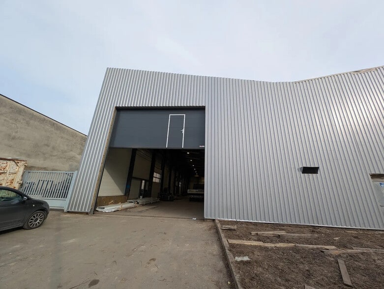 Industrial in Reims for lease - Building Photo - Image 1 of 7
