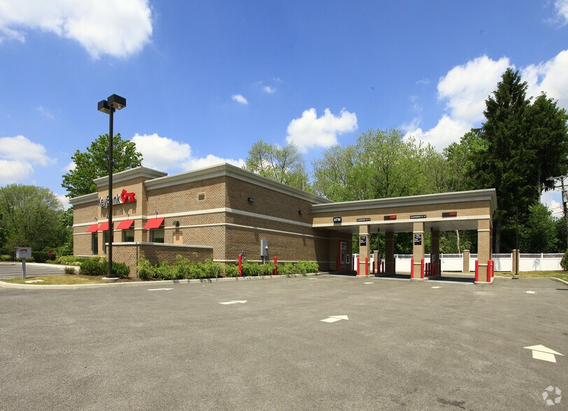 5637 Mayfield Rd, Cleveland, OH for lease - Building Photo - Image 2 of 5