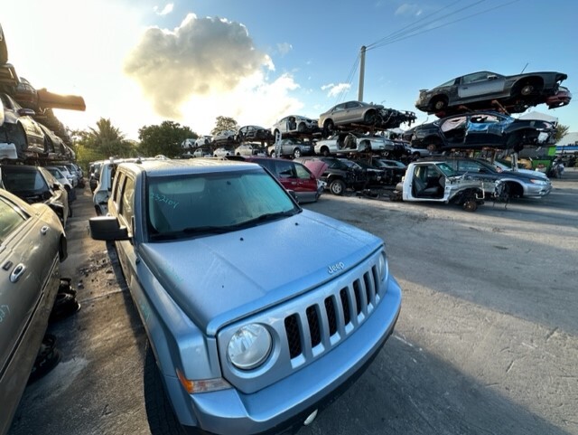 JUNKYARD/SCRAP YARD WITH DEALER VI LICENSE, Lake Worth, FL for lease - Primary Photo - Image 2 of 11