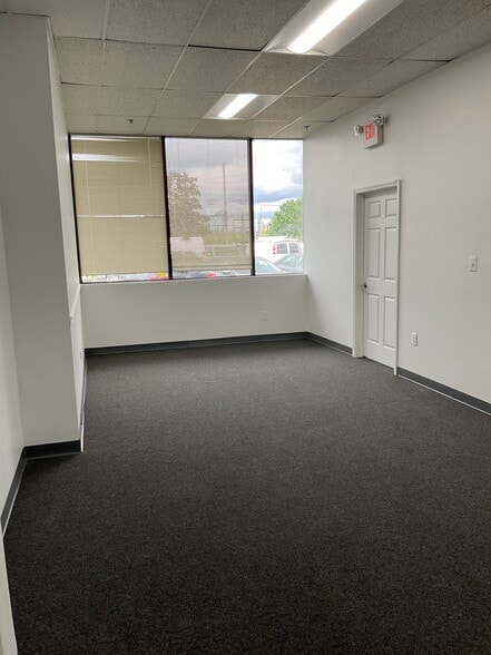 450-460 Veterans Dr, Burlington, NJ for lease - Interior Photo - Image 2 of 22