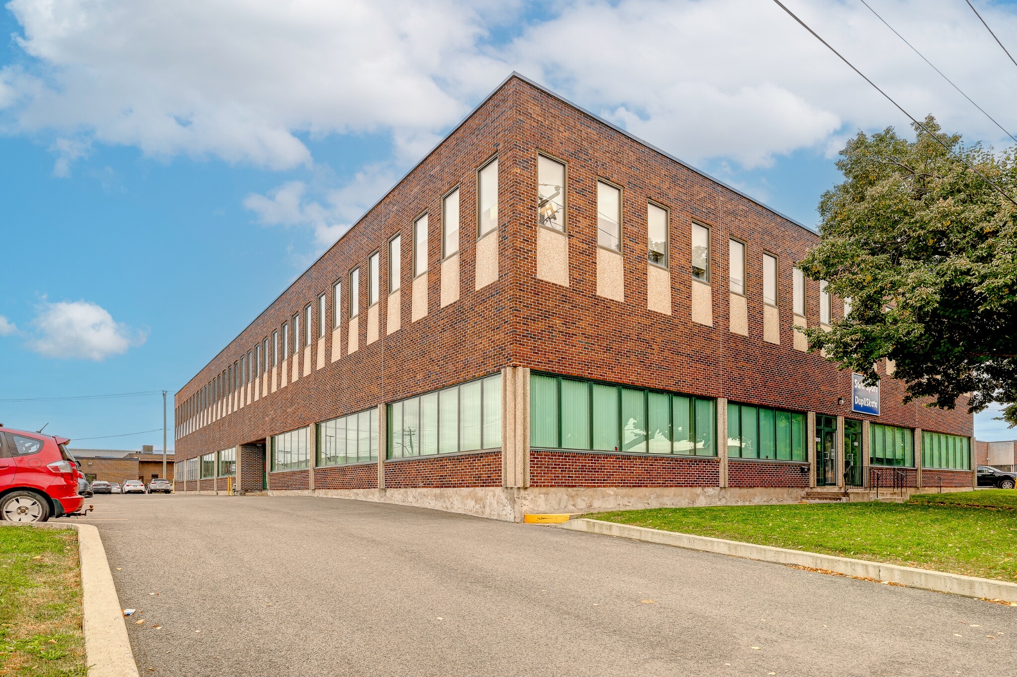 500-600 Rue Hodge, Montréal, QC for lease Building Photo- Image 1 of 18
