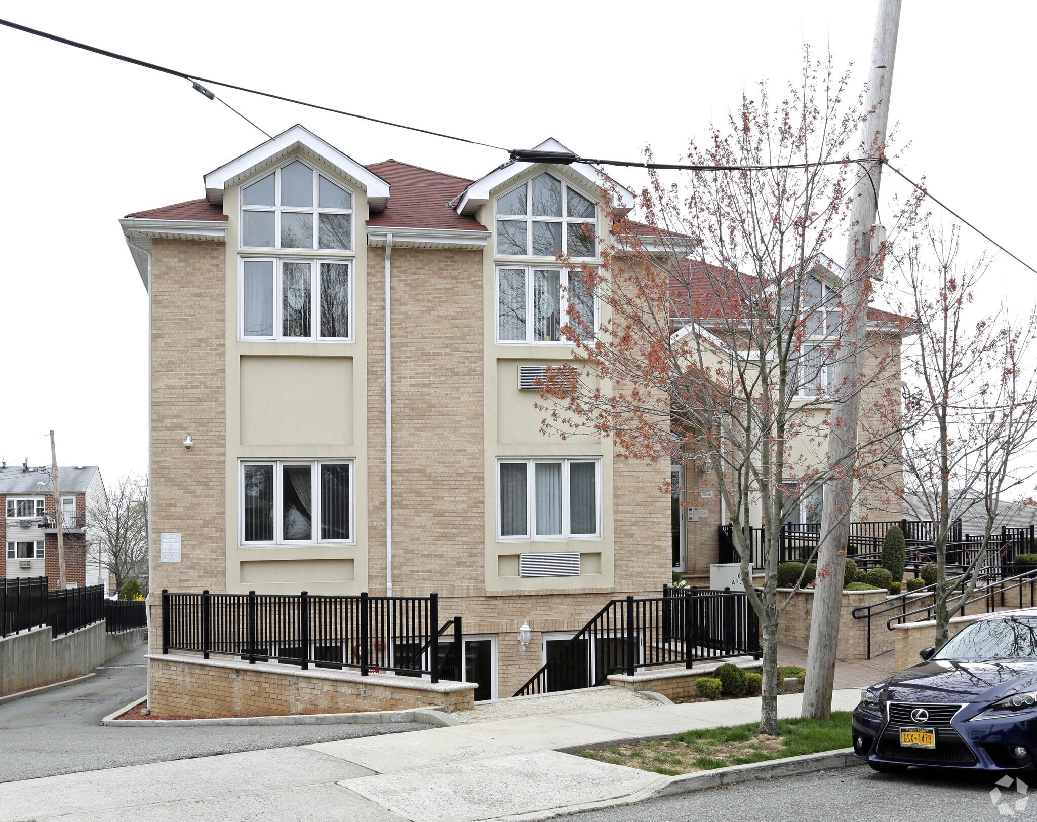 6 Arc Pl, Staten Island, NY for sale Primary Photo- Image 1 of 1