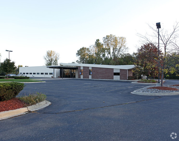 7050 Jomar Dr, Whitmore Lake, MI for lease - Primary Photo - Image 1 of 38