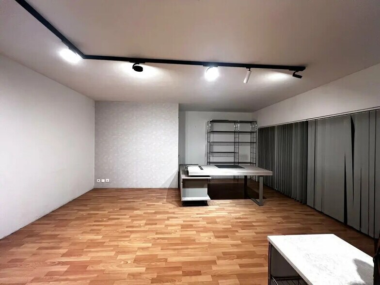 Office in Mougins for lease - Interior Photo - Image 1 of 4