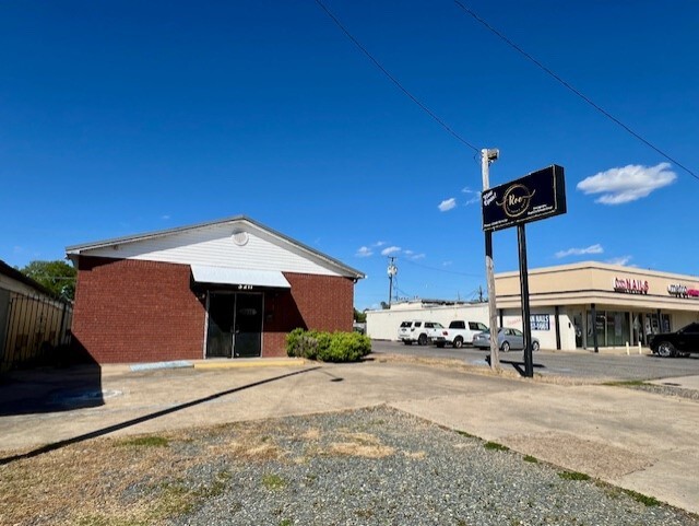 3211 Louisville Ave, Monroe, LA for lease - Building Photo - Image 1 of 12