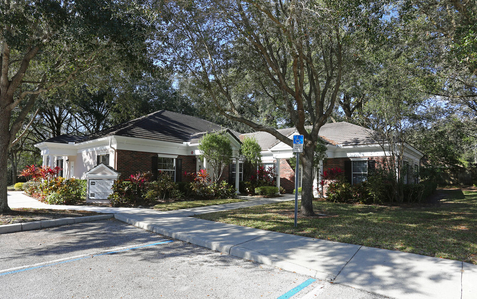 336 E Bloomingdale Ave, Brandon, FL for sale - Building Photo - Image 1 of 1