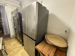 Retail in Barcelona, Barcelona for lease Interior Photo- Image 2 of 3