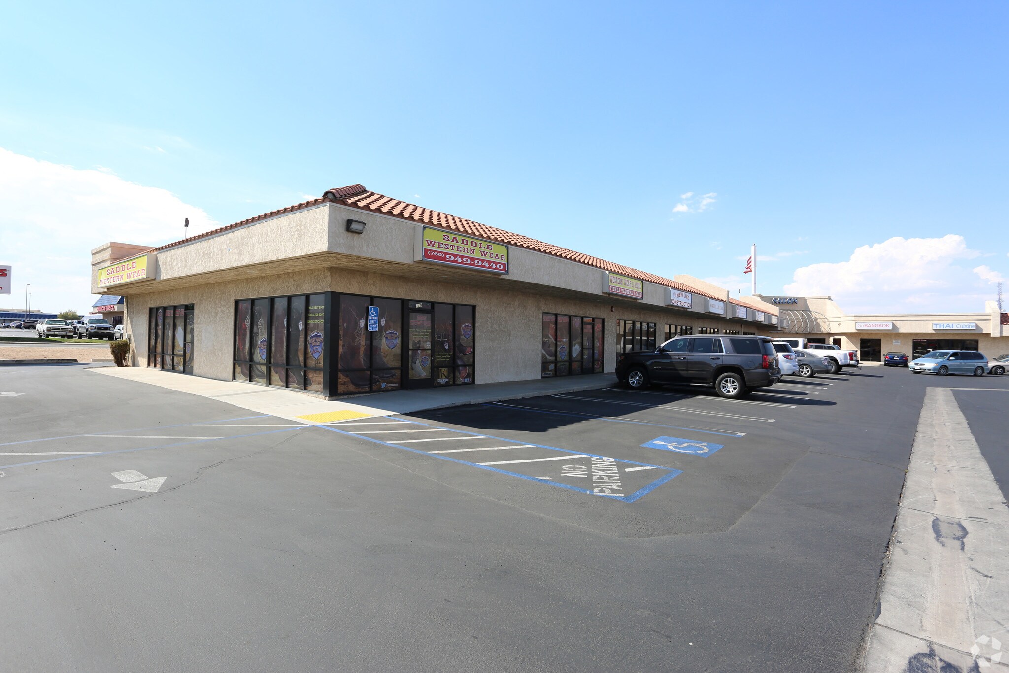 15800 Main St, Hesperia, CA for lease Primary Photo- Image 1 of 12