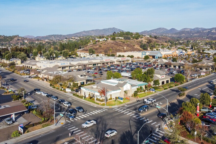 13616 Poway Rd, Poway, CA for lease - Building Photo - Image 2 of 7