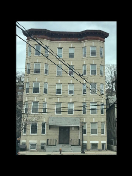 136 Mclean Ave, Yonkers, NY for sale - Primary Photo - Image 1 of 1