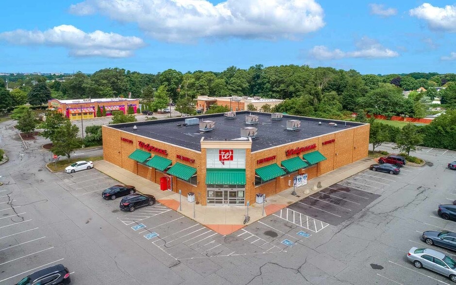 220 Huttleston Ave, Fairhaven, MA for sale - Building Photo - Image 1 of 2