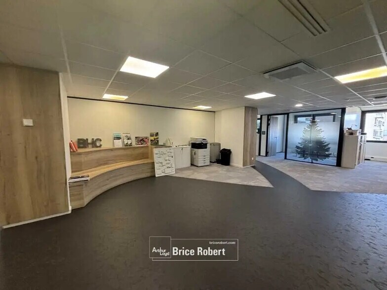 Office in Lyon for lease - Interior Photo - Image 3 of 9