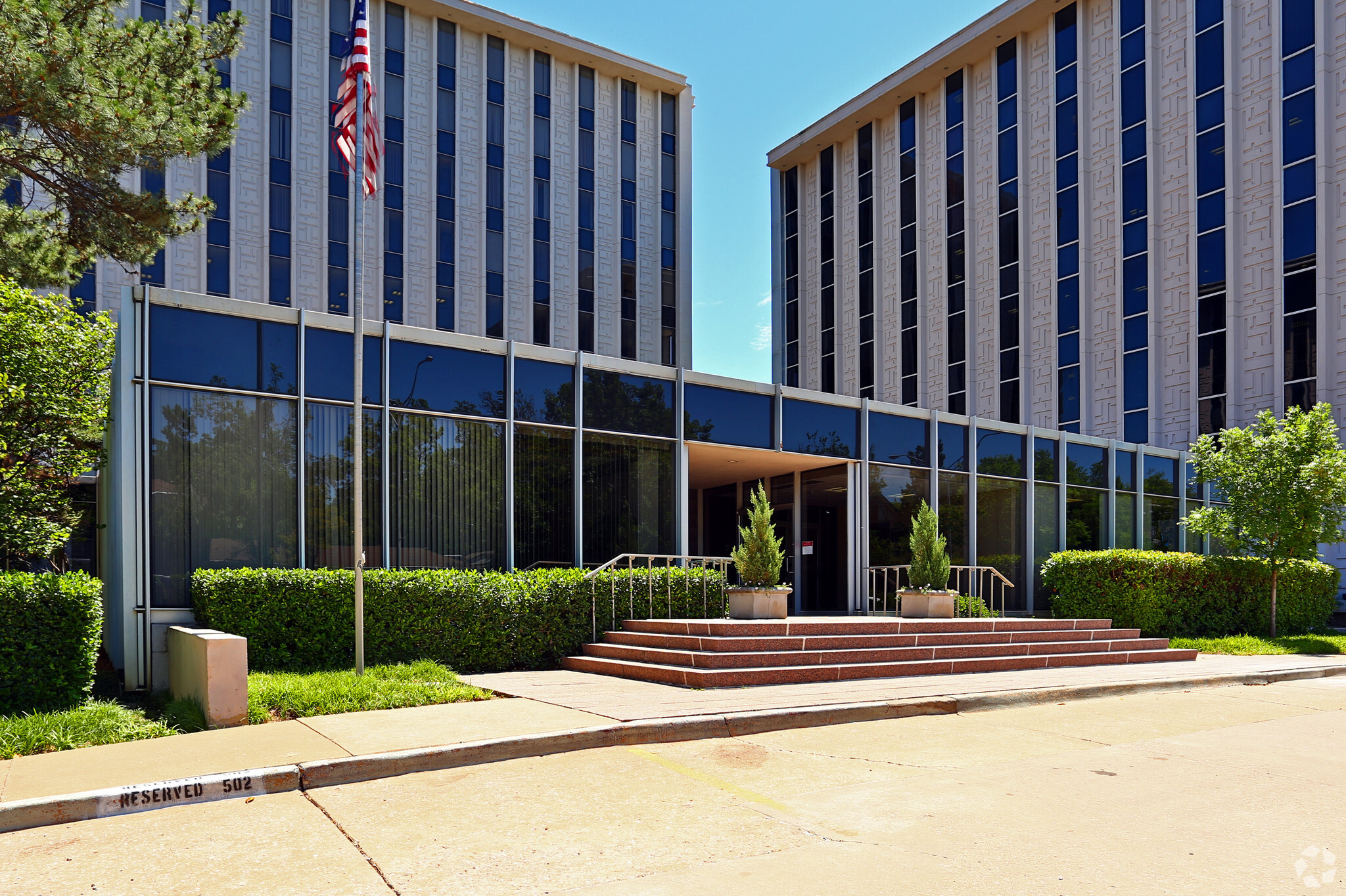 2000 N Classen Blvd, Oklahoma City, OK for lease Primary Photo- Image 1 of 8