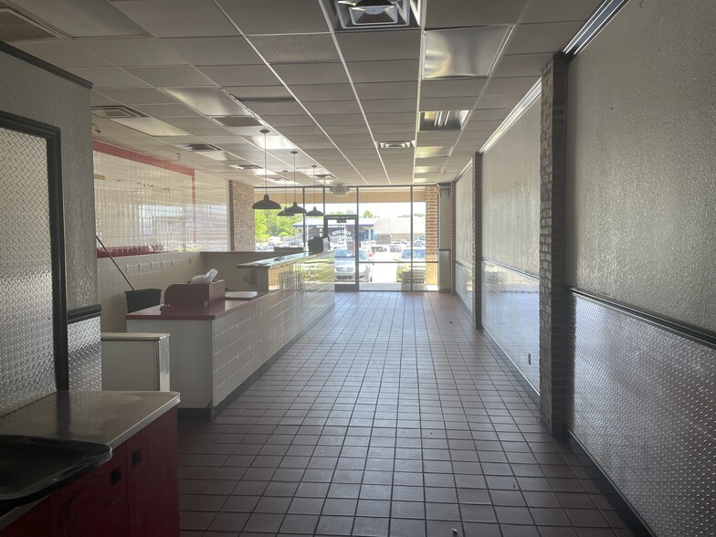 7803-7805 Rogers Ave, Fort Smith, AR for lease - Building Photo - Image 2 of 10