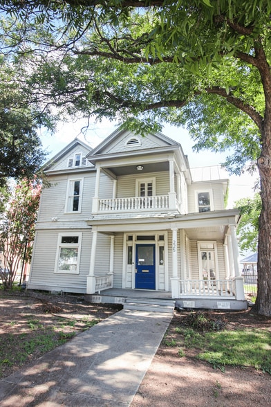 210 Lewis St, San Antonio, TX for sale - Building Photo - Image 2 of 8