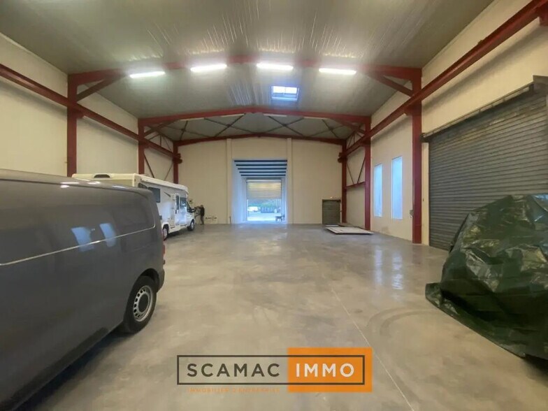 Industrial in Peypin for lease - Building Photo - Image 3 of 4