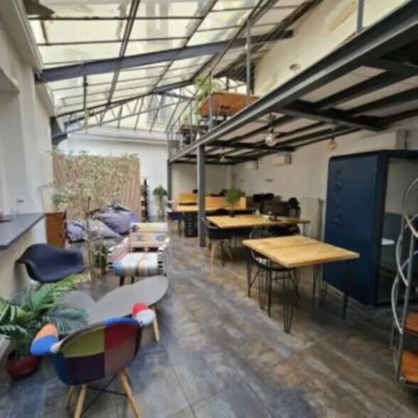 Office in Paris for sale - Interior Photo - Image 1 of 12