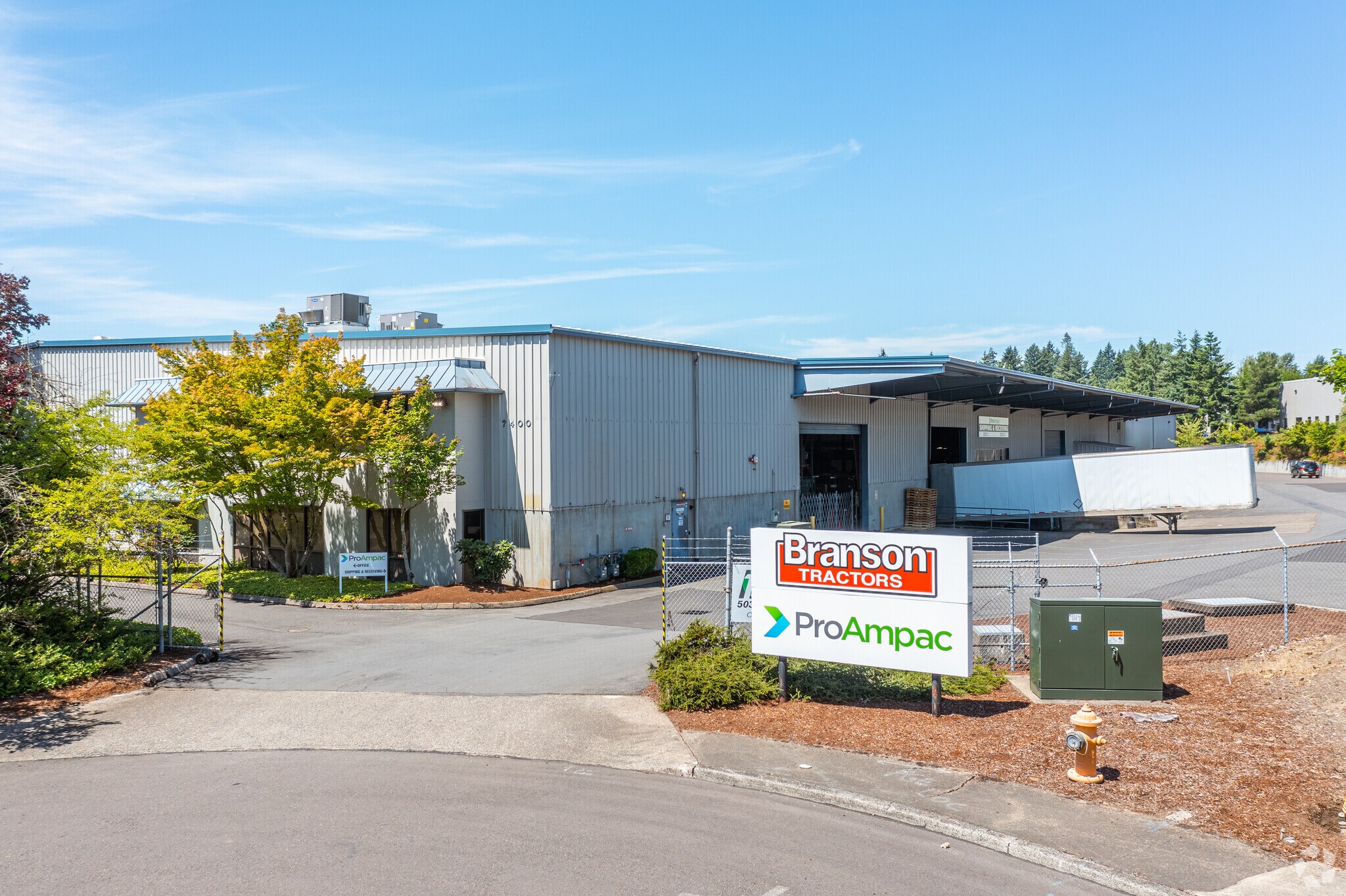 7400 SW Landmark Ln, Tigard, OR for sale Primary Photo- Image 1 of 1