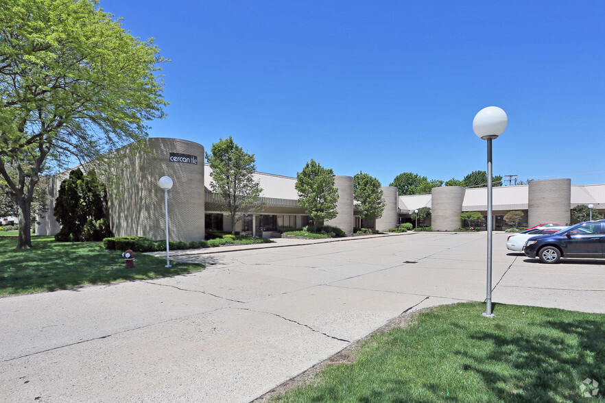 7515-7665 19 Mile Rd, Sterling Heights, MI for lease - Building Photo - Image 1 of 7